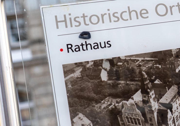 Informationstafel am Willy-Brandt-Platz 2, eingeweiht am 6. Dezember 2010.