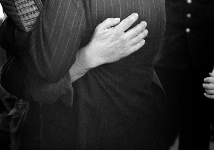 Heimkehr eines Kriegsgefangenen aus der Sowjetunion auf dem Düsseldorfer Hauptbahnhof; 1949